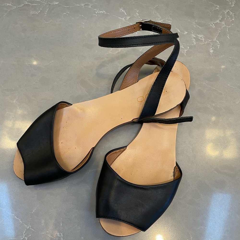 Aldo Black Leather Flat Sandals